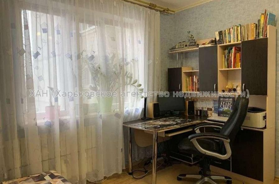 Продам квартиру, Роганская ул. , 3  ком., 68 м², капитальный ремонт 