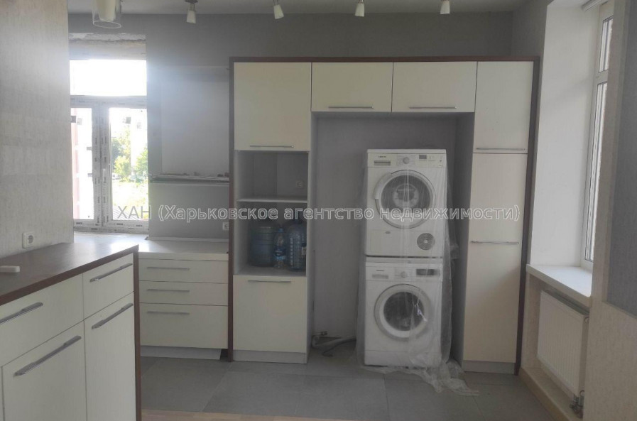 Продам квартиру, Евгения Енина ул. , 3 кім., 103 м², капитальный ремонт 