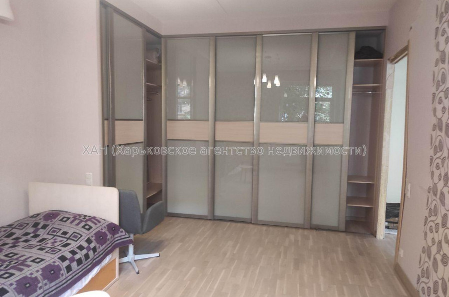 Продам квартиру, Евгения Енина ул. , 3 кім., 103 м², капитальный ремонт 