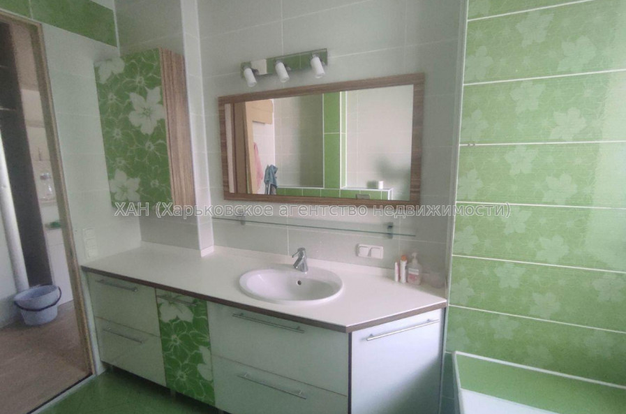 Продам квартиру, Евгения Енина ул. , 3 кім., 103 м², капитальный ремонт 