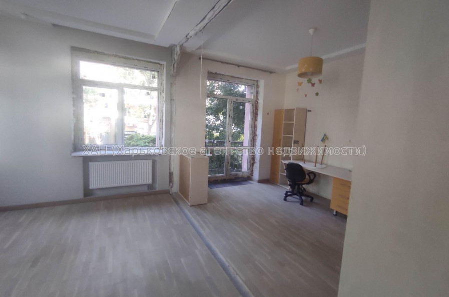 Продам квартиру, Евгения Енина ул. , 3 кім., 103 м², капитальный ремонт 