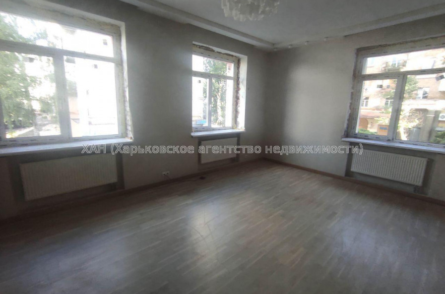 Продам квартиру, Евгения Енина ул. , 3 кім., 103 м², капитальный ремонт 