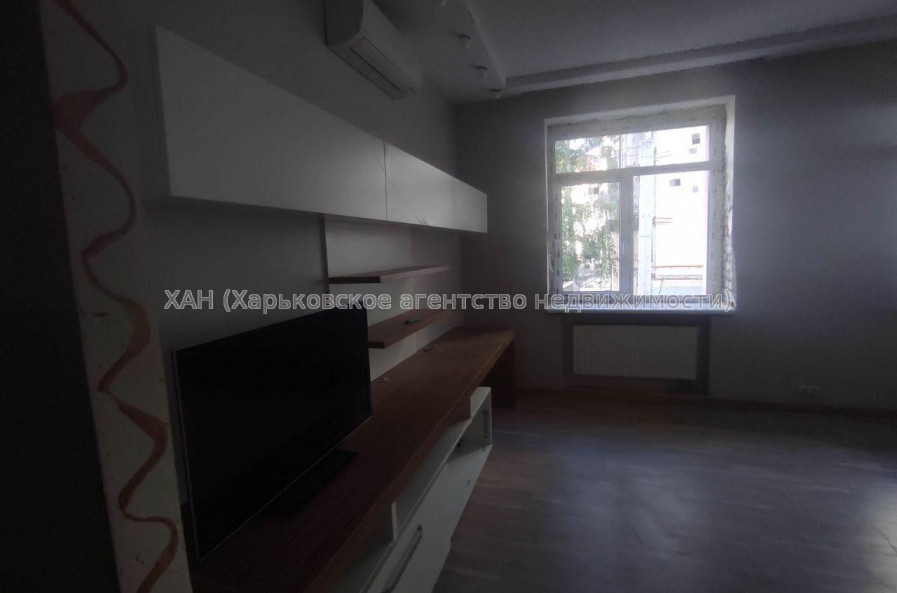 Продам квартиру, Евгения Енина ул. , 3 кім., 103 м², капитальный ремонт 
