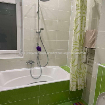 Продам квартиру, Евгения Енина ул. , 3  ком., 103 м², капитальный ремонт 