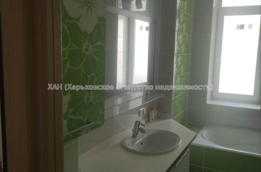 Продам квартиру, Евгения Енина ул. , 3 кім., 103 м², капитальный ремонт 