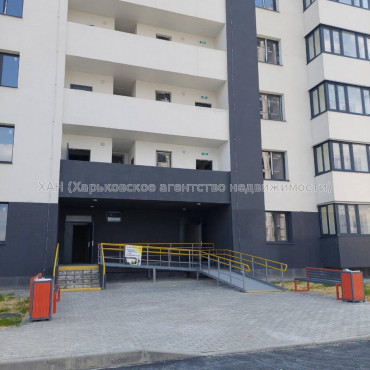 Продам квартиру, Непокоренных ул. , 2 кім., 61.30 м², без внутренних работ 