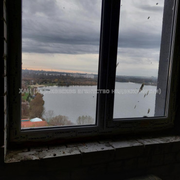 Продам квартиру, Непокоренных ул. , 2 кім., 61.30 м², без внутренних работ 