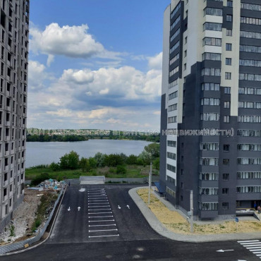 Продам квартиру, Непокоренных ул. , 2 кім., 61.30 м², без внутренних работ 