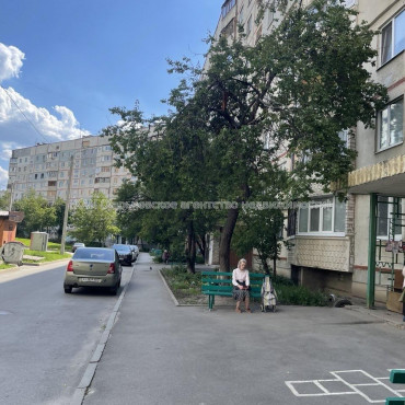 Продам квартиру, Леся Сердюка ул. , 1 кім., 32 м², косметический ремонт 