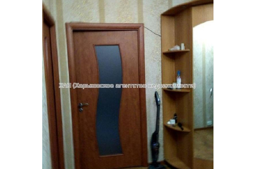 Продам квартиру, Амосова ул. , 3 кім., 69 м², капитальный ремонт 