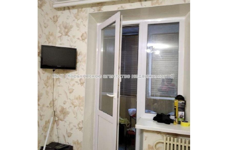 Продам квартиру, Амосова ул. , 3 кім., 69 м², капитальный ремонт 