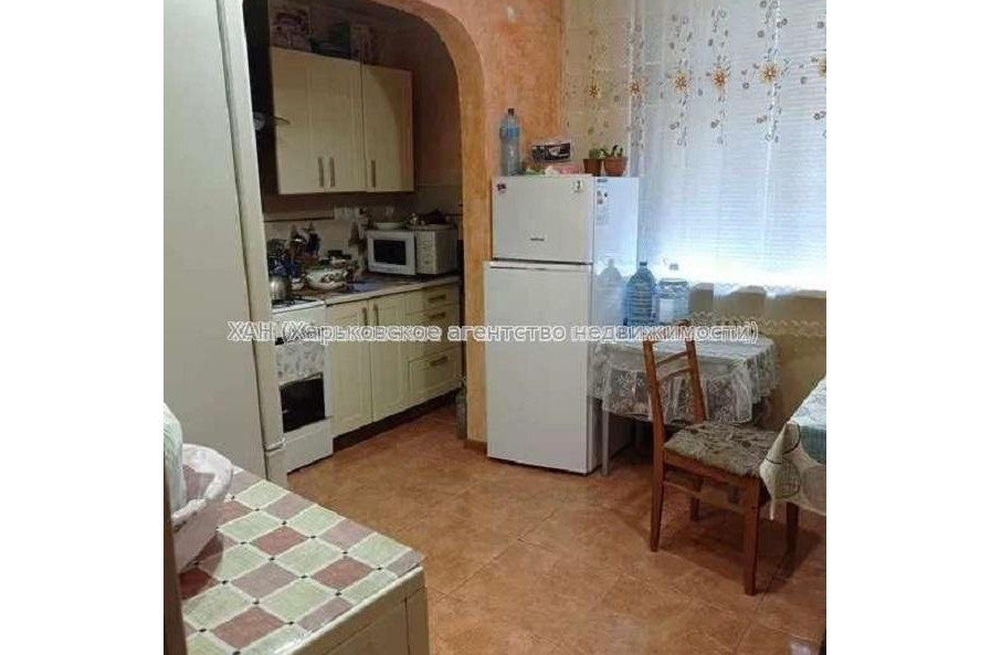 Продам квартиру, Амосова ул. , 3 кім., 69 м², капитальный ремонт 