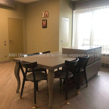 Продам квартиру, Клеменова Дача ул. , 2 кім., 122 м², авторский дизайн 
