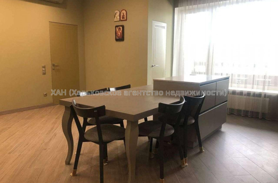 Продам квартиру, Клеменова Дача ул. , 2  ком., 122 м², авторский дизайн 
