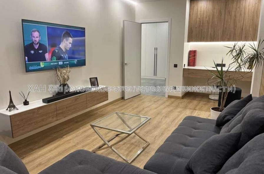 Продам квартиру, Гвардейцев Широнинцев ул. , 2  ком., 73 м², авторский дизайн 