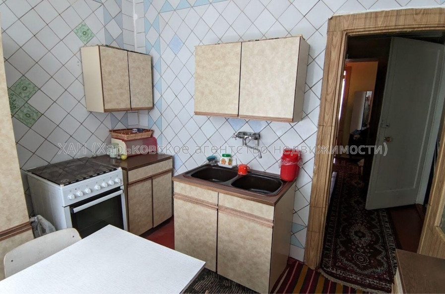 Продам квартиру, Трускавецкая ул. , 3 кім., 75 м², косметический ремонт 