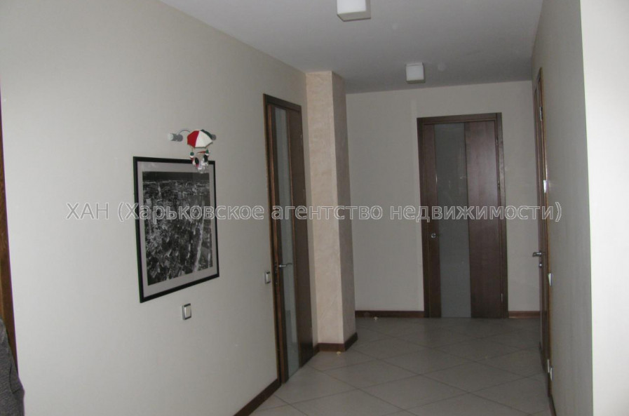 Продам квартиру, Космическая ул. , 5 кім., 220 м², евроремонт 