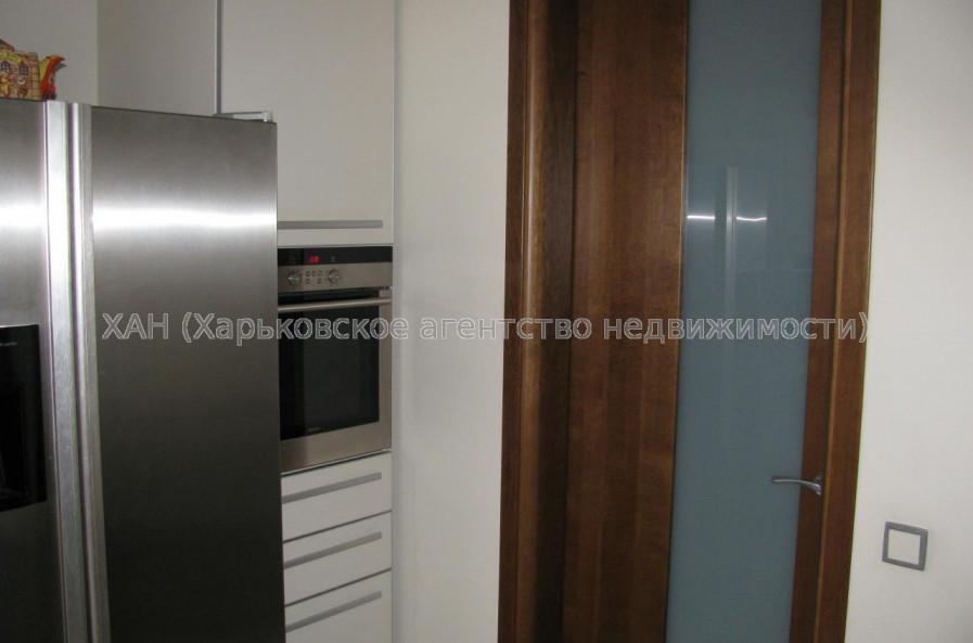 Продам квартиру, Космическая ул. , 5 кім., 220 м², евроремонт 