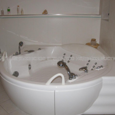 Продам квартиру, Космическая ул. , 5  ком., 220 м², евроремонт 