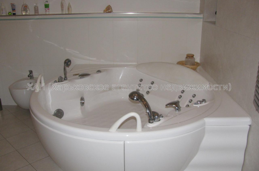 Продам квартиру, Космическая ул. , 5 кім., 220 м², евроремонт 