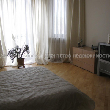 Продам квартиру, Космическая ул. , 5  ком., 220 м², евроремонт 
