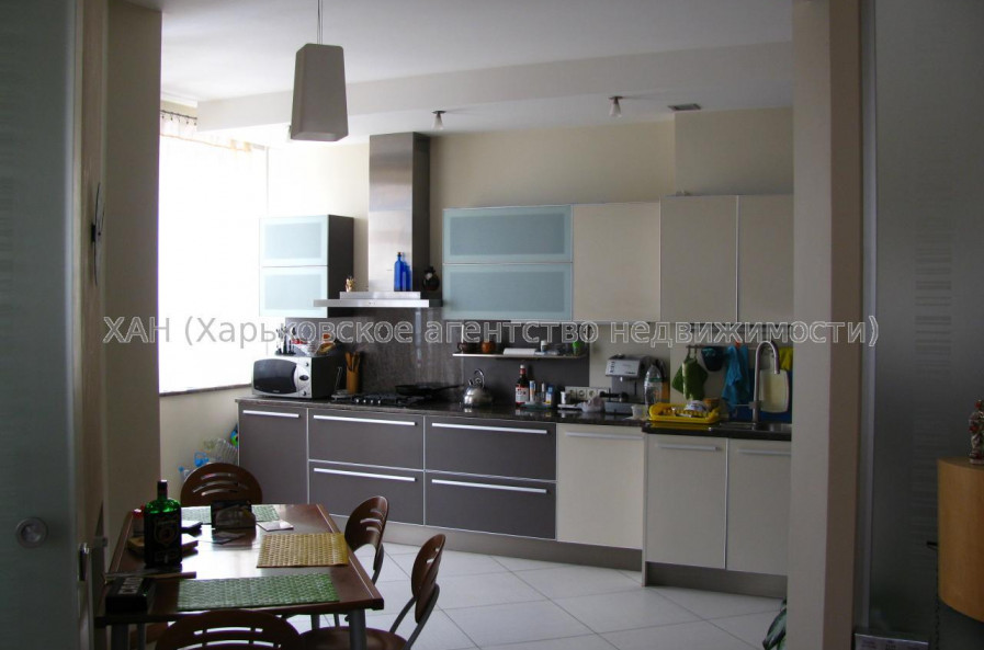 Продам квартиру, Космическая ул. , 5 кім., 220 м², евроремонт 