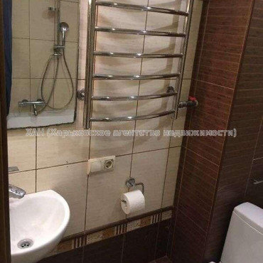 Продам квартиру, Богомольца ул. , 2 кім., 62 м², капитальный ремонт 