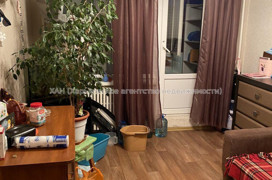 Продам квартиру, Победы просп. , 4  ком., 90 м², косметический ремонт 