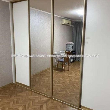 Продам квартиру, Победы просп. , 4 кім., 90 м², косметический ремонт 