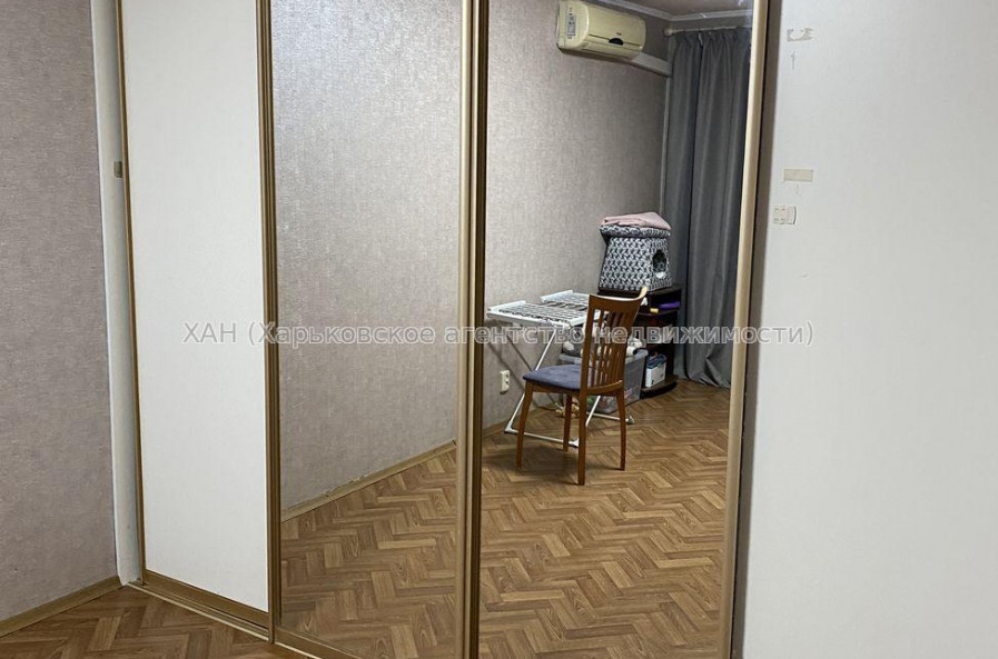 Продам квартиру, Победы просп. , 4  ком., 90 м², косметический ремонт 