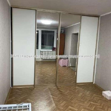 Продам квартиру, Победы просп. , 4 кім., 90 м², косметический ремонт 