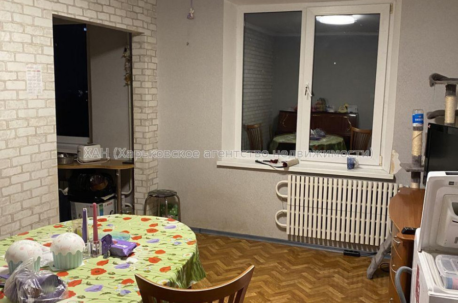 Продам квартиру, Победы просп. , 4  ком., 90 м², косметический ремонт 