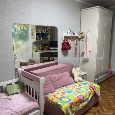 Продам квартиру, Победы просп. , 4 кім., 90 м², косметический ремонт 