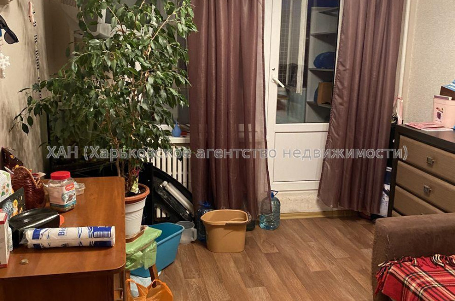 Продам квартиру, Победы просп. , 4  ком., 90 м², косметический ремонт 