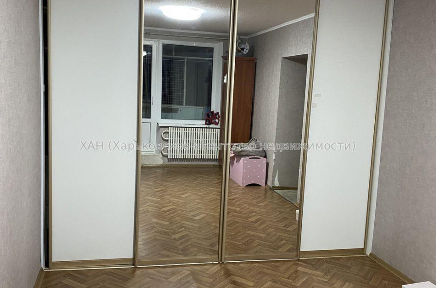 Продам квартиру, Победы просп. , 4  ком., 90 м², косметический ремонт 