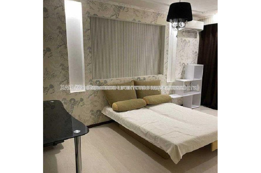 Продам квартиру, Гвардейцев Широнинцев ул. , 3 кім., 70 м², капитальный ремонт 