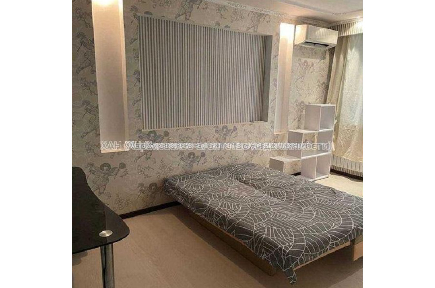 Продам квартиру, Гвардейцев Широнинцев ул. , 3 кім., 70 м², капитальный ремонт 