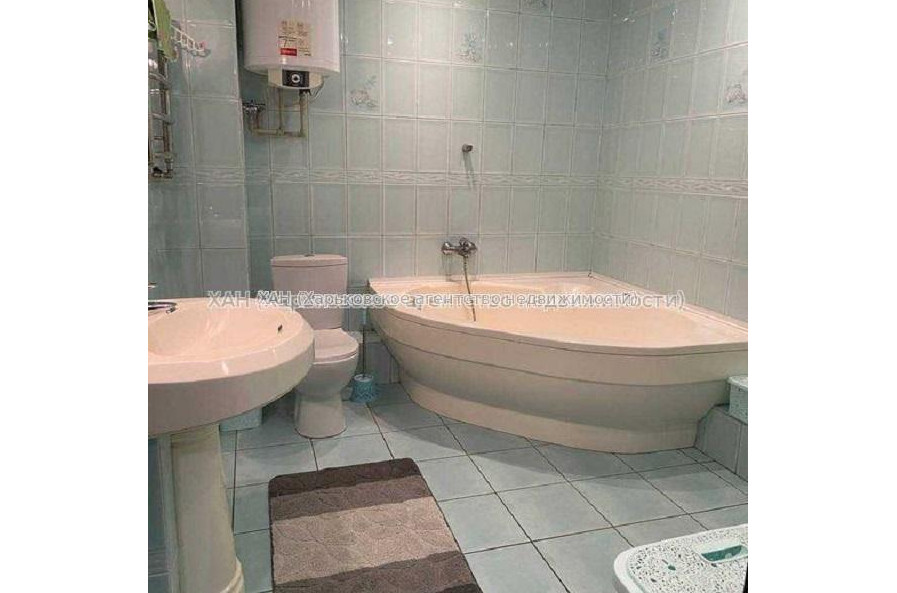 Продам квартиру, Гвардейцев Широнинцев ул. , 3 кім., 70 м², капитальный ремонт 