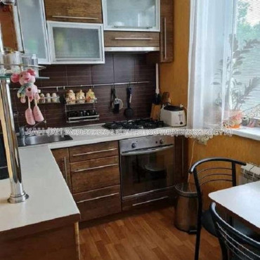 Продам квартиру, Каденюка ул. , 2 кім., 47 м², капитальный ремонт 