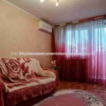 Продам квартиру, Каденюка ул. , 2 кім., 47 м², капитальный ремонт 