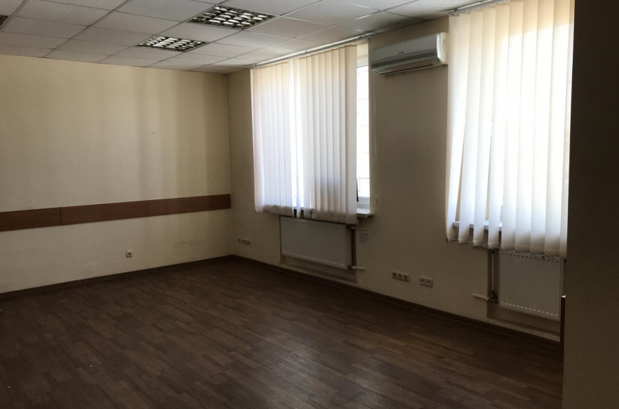 Сдам нежилую недвижимость, офис в офисном центре , 7  ком., 252 м², косметический ремонт 