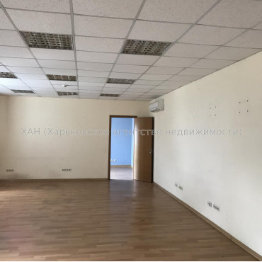 Сдам нежилую недвижимость, офис в офисном центре , 7  ком., 252 м², косметический ремонт 