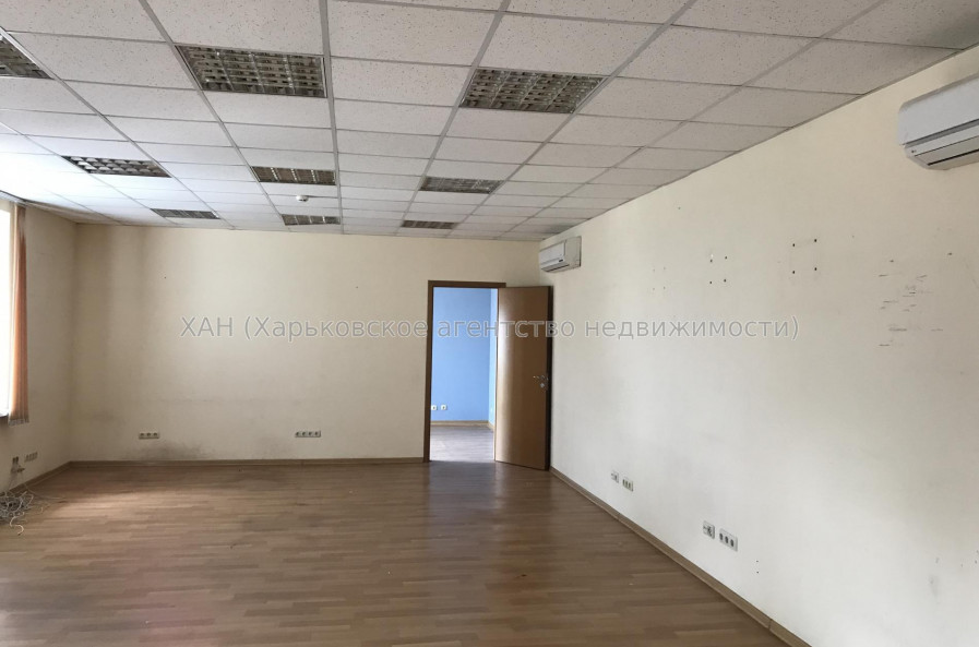 Сдам нежилую недвижимость, офис в офисном центре , 7  ком., 252 м², косметический ремонт 