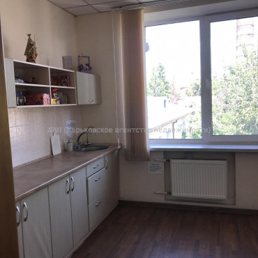 Сдам нежилую недвижимость, офис в офисном центре , 7  ком., 252 м², косметический ремонт 