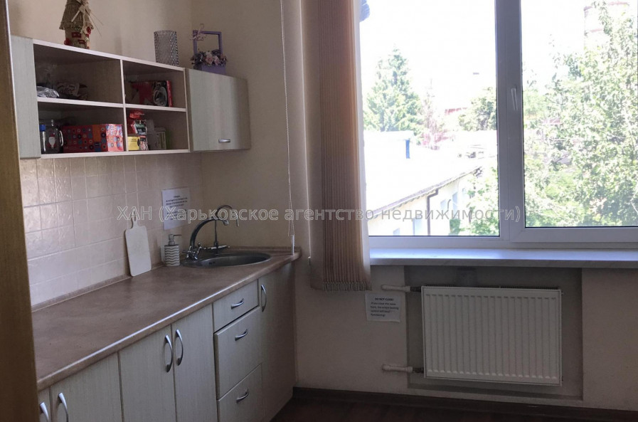 Сдам нежилую недвижимость, офис в офисном центре , 7  ком., 252 м², косметический ремонт 