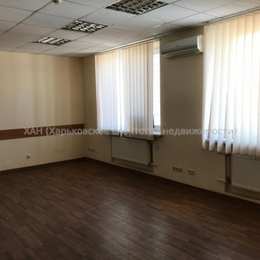 Сдам нежилую недвижимость, офис в офисном центре , 7  ком., 252 м², косметический ремонт 