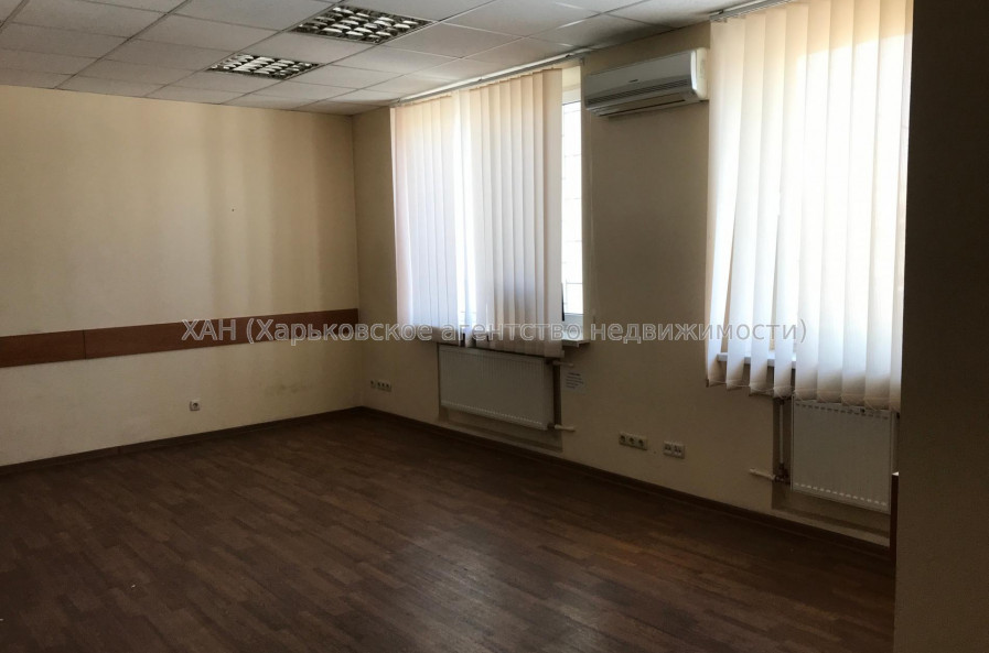 Сдам нежилую недвижимость, офис в офисном центре , 7  ком., 252 м², косметический ремонт 