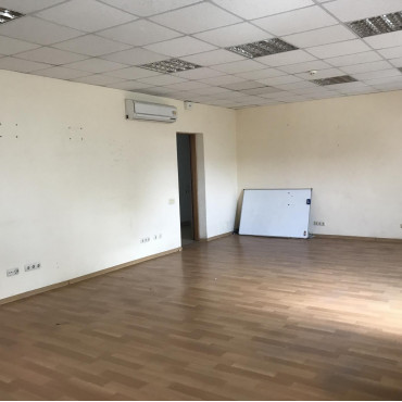 Сдам нежилую недвижимость, офис в офисном центре , 7  ком., 252 м², косметический ремонт 