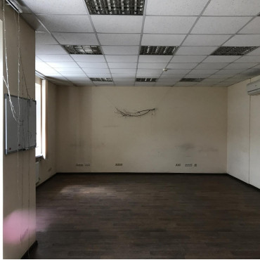 Сдам нежилую недвижимость, офис в офисном центре , 7  ком., 252 м², косметический ремонт 