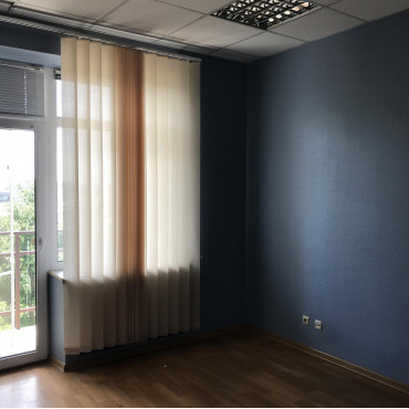 Сдам нежилую недвижимость, офис в офисном центре , 7  ком., 252 м², косметический ремонт 